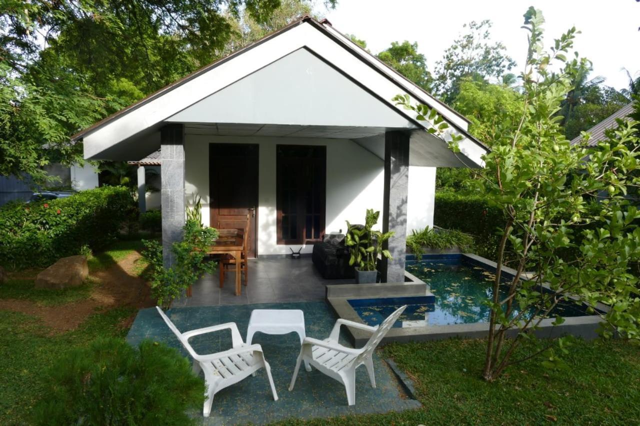 Hidden Lake Cottages 시기리야 외부 사진
